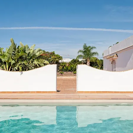 Fuente1 Piscina Comun Famila Conil De La Frontera