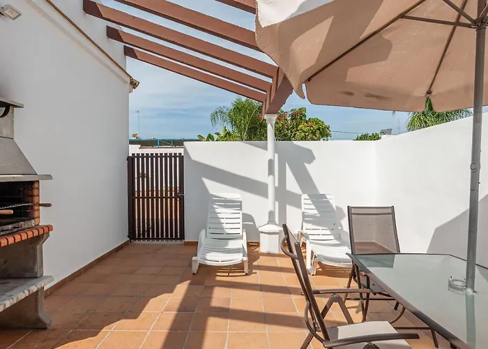 Fuente1 Piscina Comun Famila Landhaus Conil De La Frontera