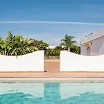 Fuente1 Piscina Comun Famila Conil De La Frontera