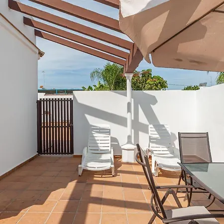 Fuente1 Piscina Comun Famila Landhaus Conil De La Frontera